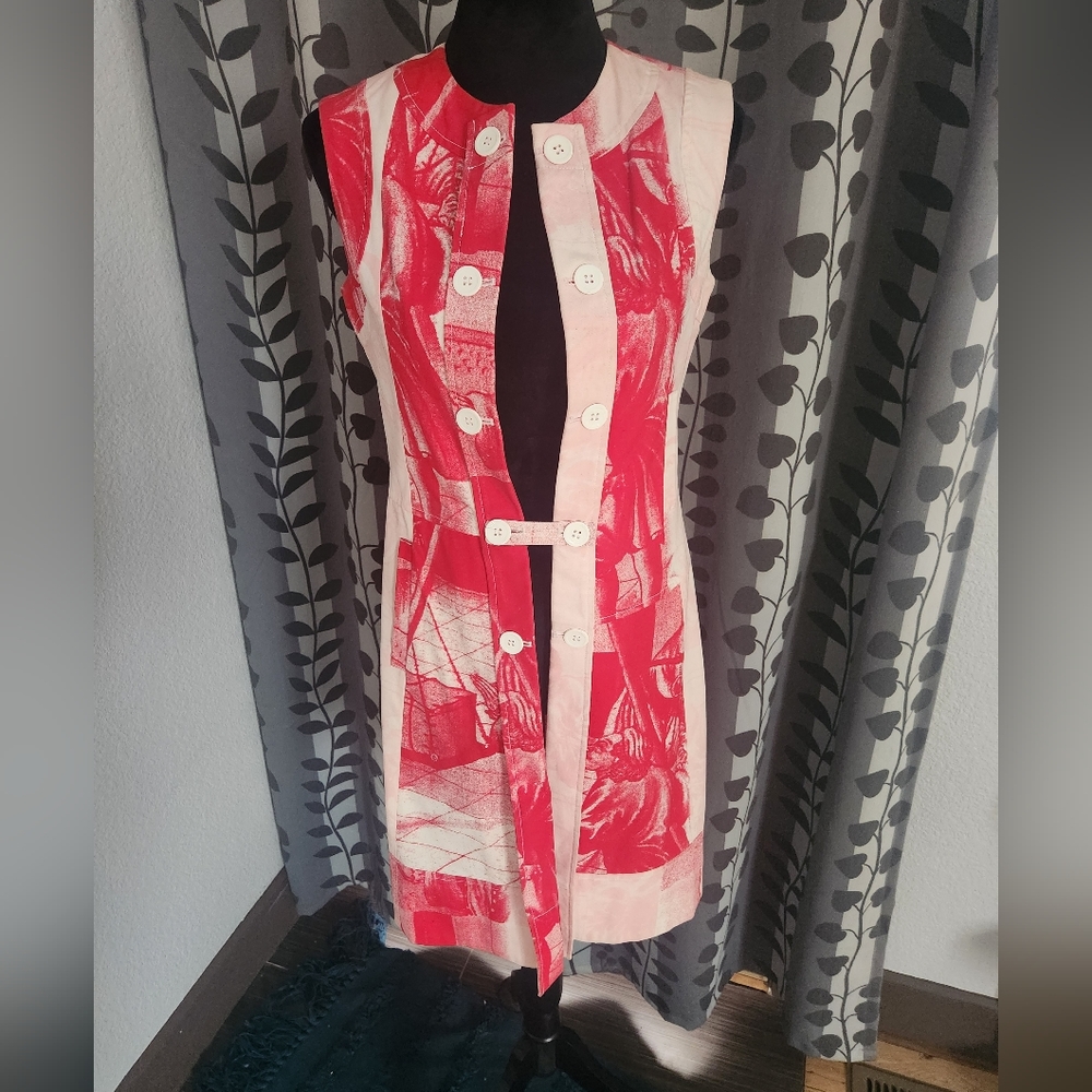 Sleevless tunic